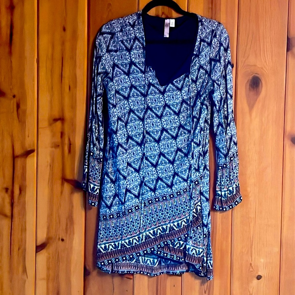 Long Sleeve V Neck Midi Dress with Beautiful Pattern